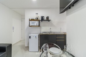 Basic Apartment | Private kitchen - Complete Stay by the Sea, Just 10 Meters From the Beach - Aars (Florianópolis)