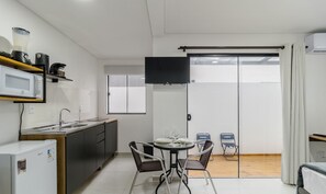 Basic Apartment | Private kitchen - Complete Stay by the Sea, Just 10 Meters From the Beach - Aars (Florianópolis)