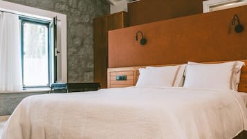 Habitación doble, 1 cama King size, vista a la montaña | Decoración personalizada, muebles diferentes y escritorio