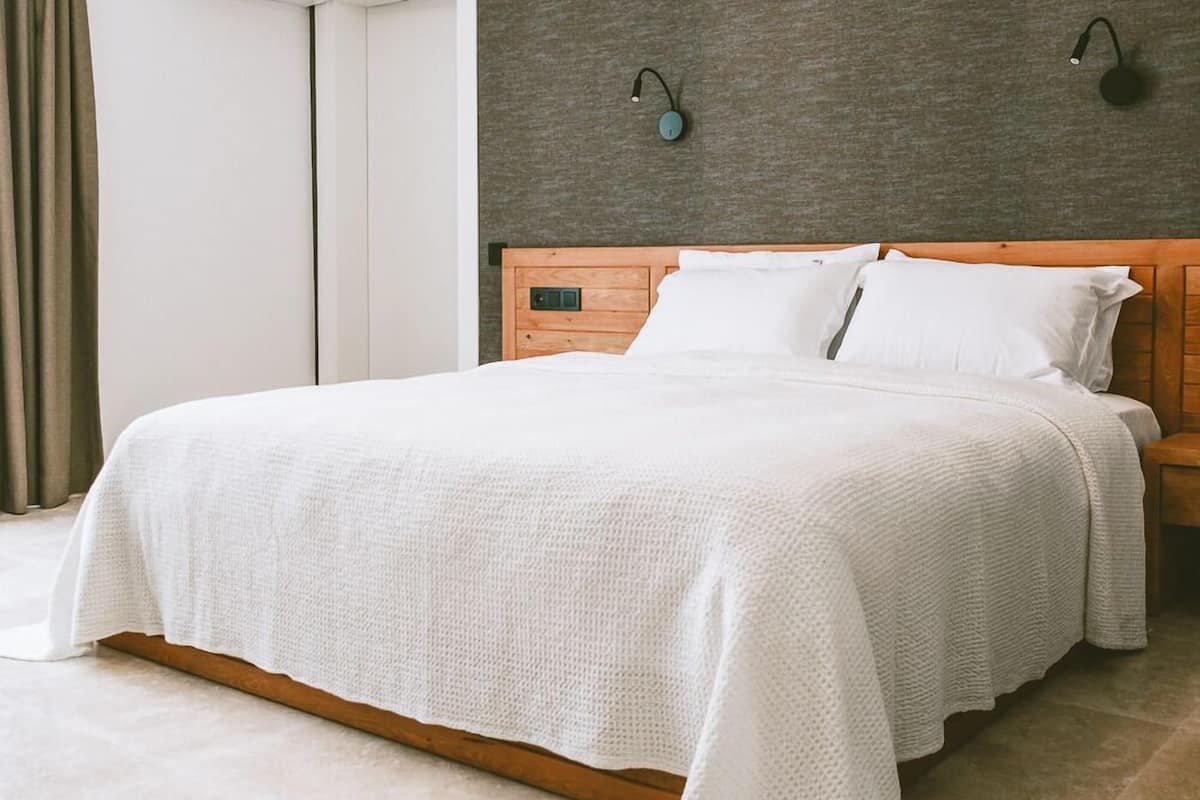 Double Room, Garden View, Garden Area | Individually decorated, individually furnished, desk, laptop workspace