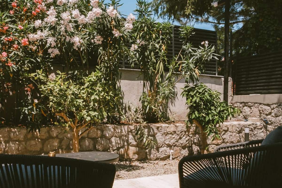 Double Room, Garden View, Garden Area | Individually decorated, individually furnished, desk, laptop workspace