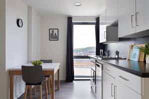 Apartment, 2 Bedrooms, Non Smoking | Private kitchen