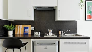 Studio, Non Smoking | Private kitchen