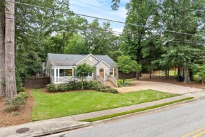 Exterior - Drake Ave Dreamy Backyard! (Auburn)