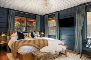 4 slaapkamers, een bureau, een strijkplank/strijkijzer, gratis wifi