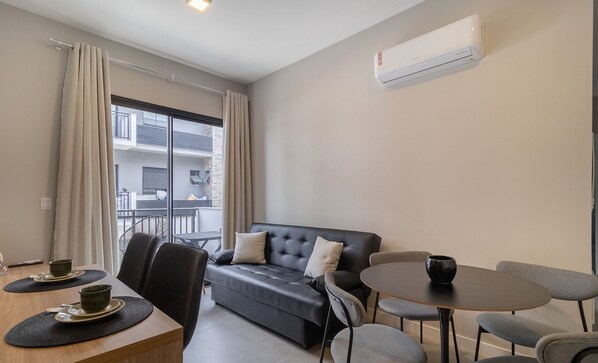 Basic Apartment | Dining