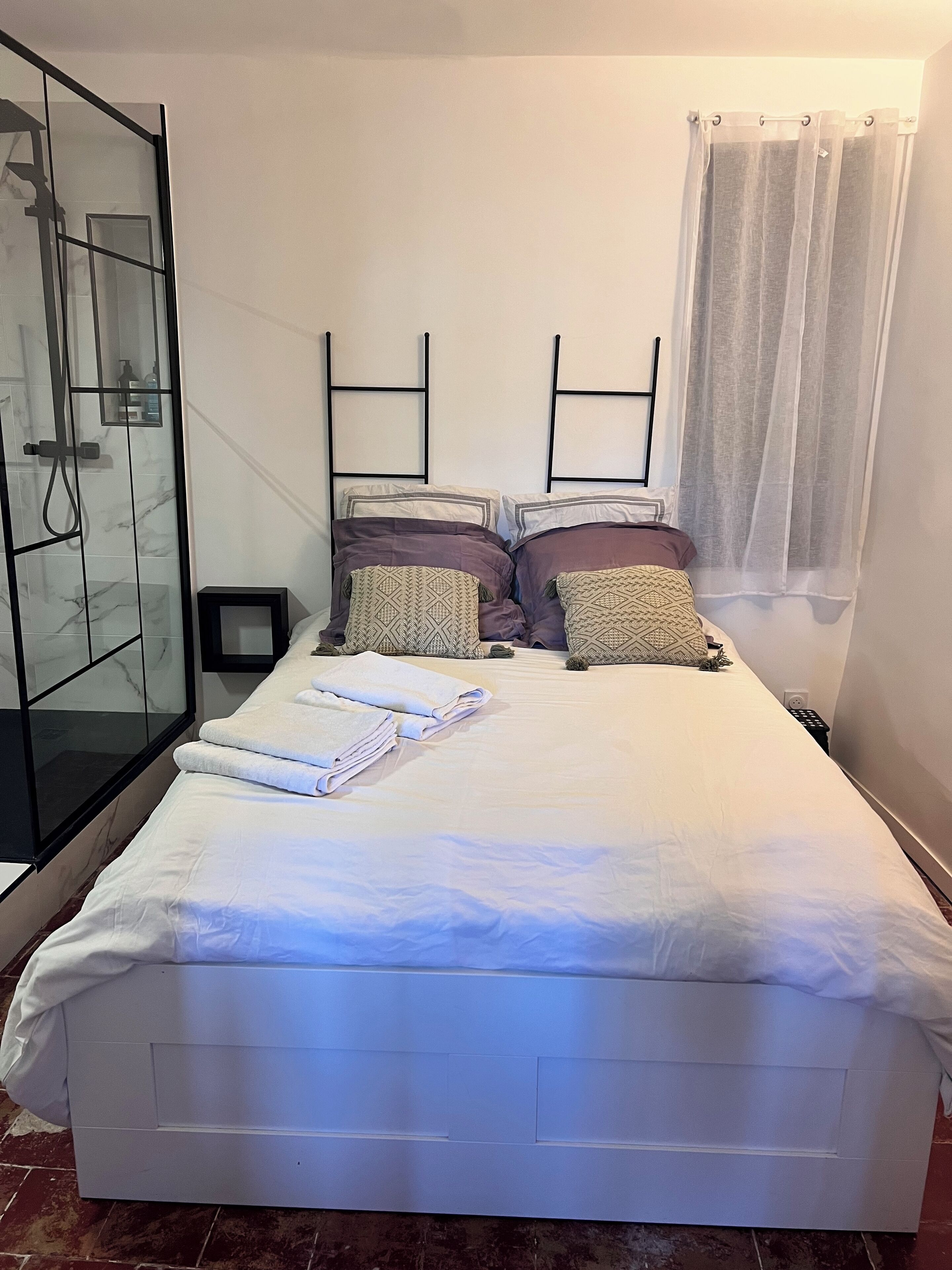 1 chambre, fer et planche à repasser, lit parapluie, Wi-Fi gratuit