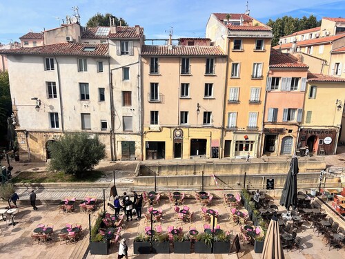 Magnificent, cozy T1 apartment in the heart of Aix en Provence's historic city center