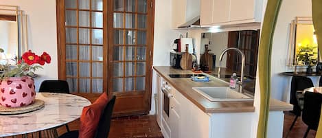 Fridge, microwave, oven, stovetop