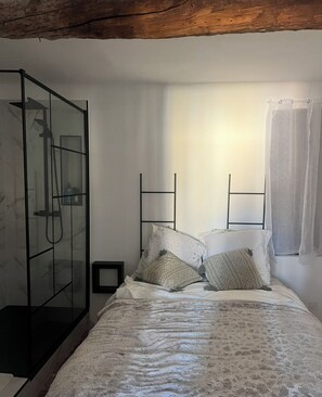 1 chambre, fer et planche à repasser, Wi-Fi gratuit, draps fournis