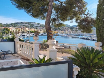 Facing the port, lovely studio on raised ground floor with large terrace, panoramic view