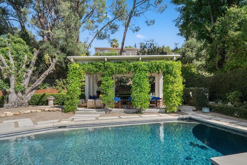 Tranquil 5BR Hillside Paradise in Woodland Hills