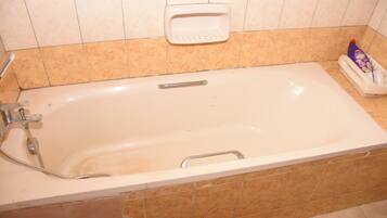 Family Suite, Garden View | Bathroom