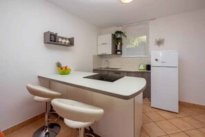 Kühlschrank, Herdplatte, Geschirrspüler