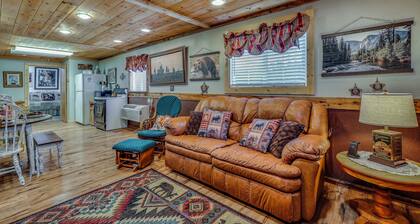 Quiet Eagar Retreat Near Lakes, Hiking & Hunting!