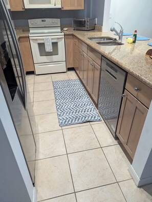 Mikrowelle, Ofen, Herdplatte, Geschirrspüler