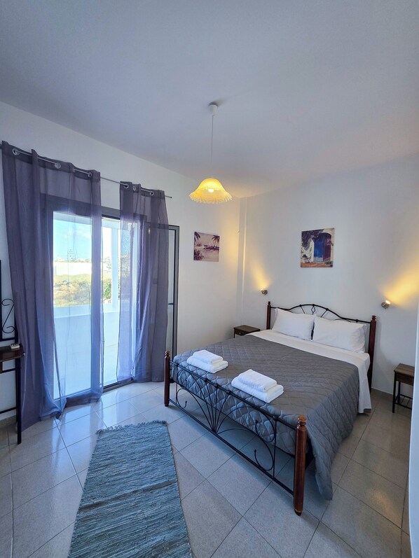 1 bedroom, iron/ironing board, internet, bed sheets