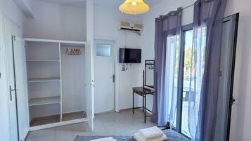 1 bedroom, iron/ironing board, internet, bed sheets