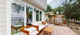 Spacious 6-bedroom house in West Lake Okoboji