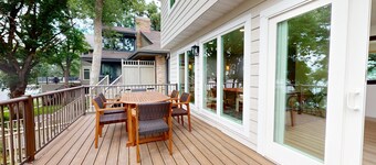 Spacious 6-bedroom house in West Lake Okoboji