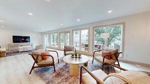 Smart TV - North Bay Horizon House on West Lake (Spirit Lake)