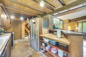 Fridge, microwave, stovetop, coffee/tea maker - Sauna & Porch: 'Writer's Croft of Otter Creek' Gem (Wheeler)