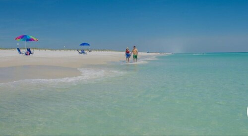 TINY home hideaway nestled in tree’s close to Pensacola FL. Pets welcome!
