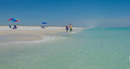 TINY home hideaway nestled in tree’s close to Pensacola FL. Pets welcome!