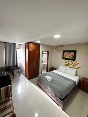 Standard Double Room, 1 Double Bed, Balcony | Soundproofing, free WiFi, wheelchair access - Hotel Dorado BAQ (Barranquilla)