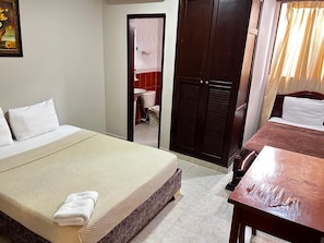 Chambre Triple Standard, plusieurs lits | Chambres insonorisées, Wi-Fi gratuit