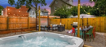 Cincy Central Stay - Hot Tub, Games & Movie Nights
