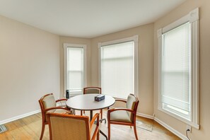 Dining - < 1 Mi to Main St: Quiet Apartment in Galesburg! (Galesburg)
