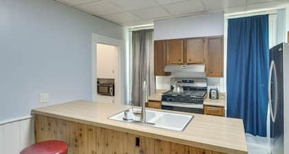 < 1 Mi to Main St: Quiet Apartment in Galesburg!