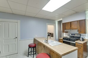 Fridge, microwave, stovetop, dishwasher - < 1 Mi to Main St: Quiet Apartment in Galesburg! (Galesburg)