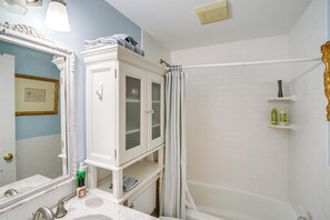 Hair dryer, towels - 2 Mi to Norman Rockwell Museum: Stockbridge Apt! (Stockbridge)