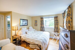 1 chambre, fer et planche à repasser, accès Internet, draps fournis