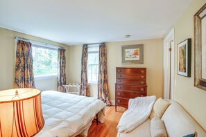 1 bedroom, iron/ironing board, Internet, bed sheets - 2 Mi to Norman Rockwell Museum: Stockbridge Apt! (Stockbridge)