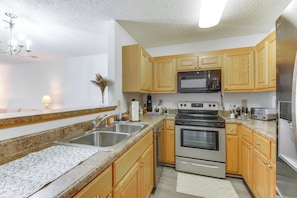Fridge, microwave, stovetop, dishwasher