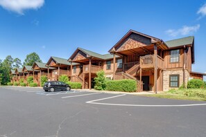 Exterior - Scenic Outdoor Space: Lake Keowee Retreat! (Six Mile)