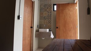 Shower, hair dryer, towels, soap - House Azul 60 (Mérida)