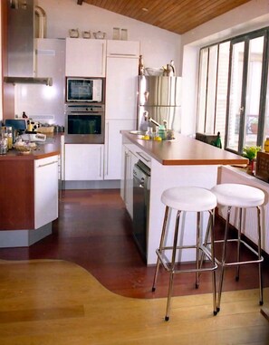 Mikrowelle, Ofen, Herdplatte, Geschirrspüler