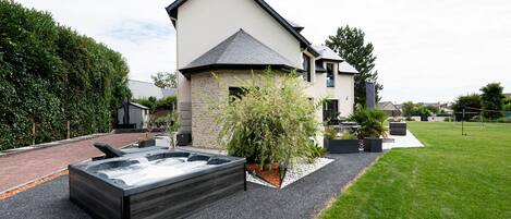 Bain à remous extérieur