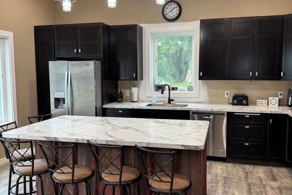 Micro-ondes, four, plaque de cuisson, lave-vaisselle