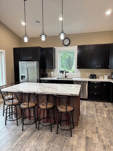 Cozy, beautiful, family friendly, 3-bedroom, newly built cabin on Lake Latoka