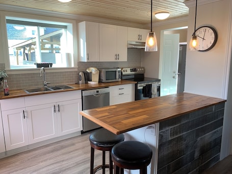 Fridge, microwave, oven, stovetop. Rolling Cove Cottage- 3 Bedroom House