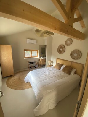 6 bedrooms, WiFi, bed sheets - Superb Cevennes farmhouse overlooking the Beaume river (Sanilhac)