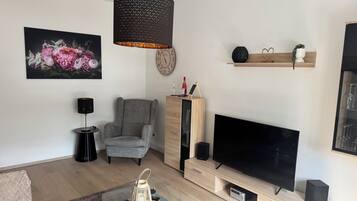 Smart TV, books, stereo