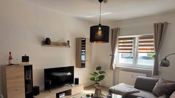 Smart TV, books, stereo