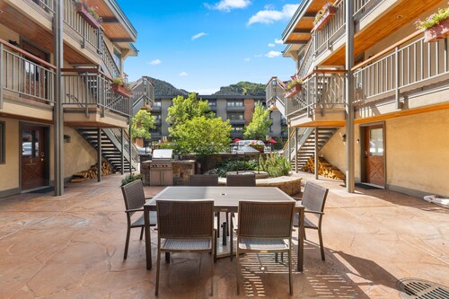 Downtown Aspen Condo Near Slopes & Dining