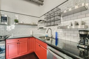 Micro-ondes, four, plaque de cuisson, lave-vaisselle